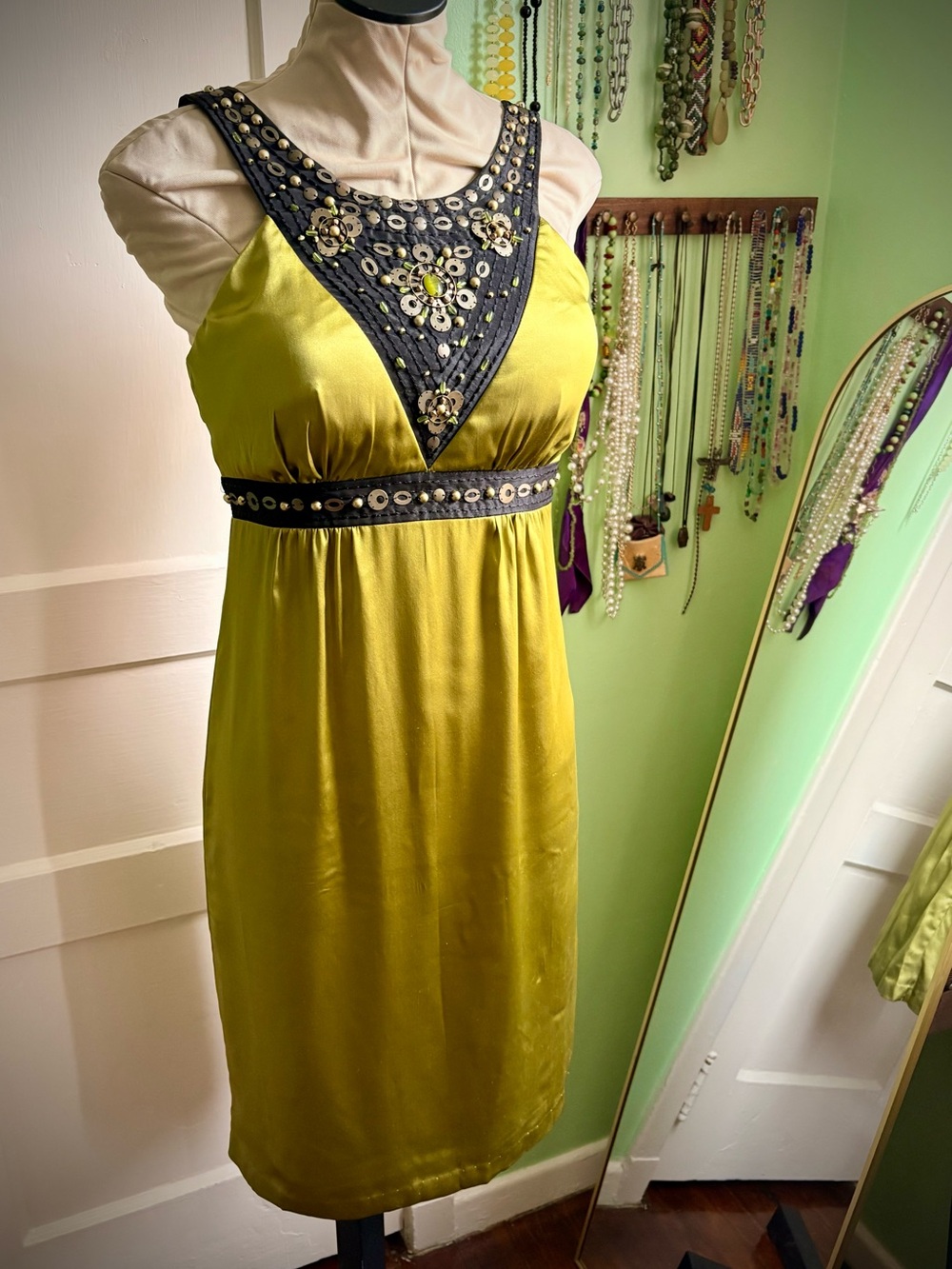 STUNNING Sue Wong Lime Green 100% Silk Dress with Black and Gold Beadwork